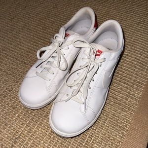 NIKE white tennis shoes MENS 7.5